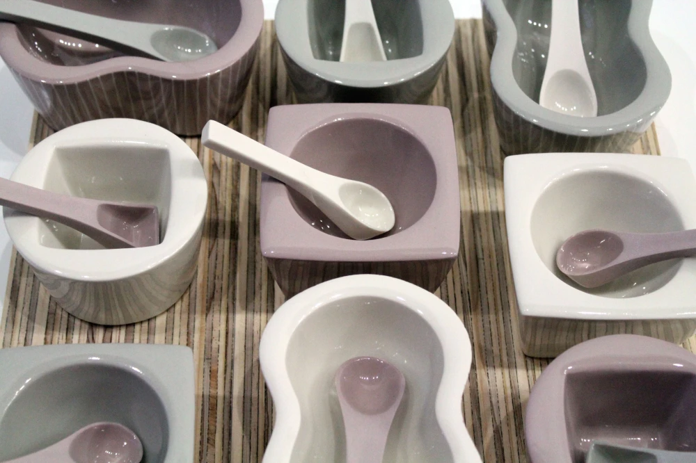 Detail image of condiment set by ceramics artist Hiroe Hanazono