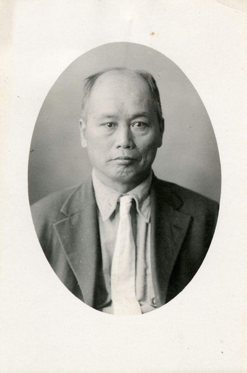 Black-and-white photographic portrait (oval-shaped on white background) of an unidentified Chinese immigration applicant.